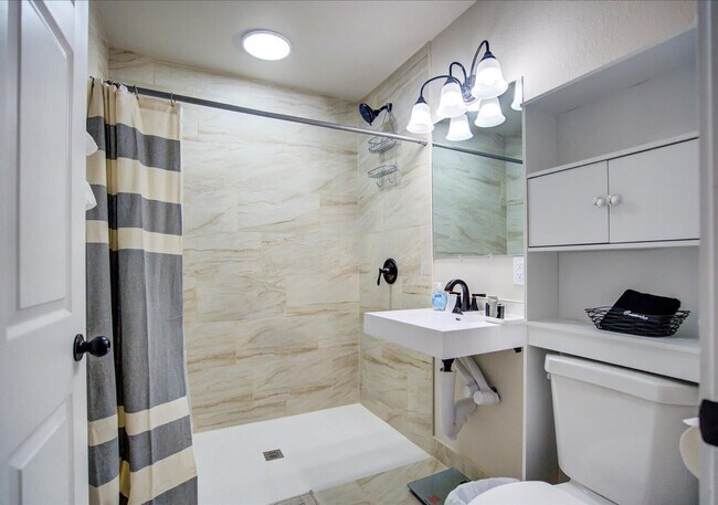 Foto del edificio - 156 Rodney Ct