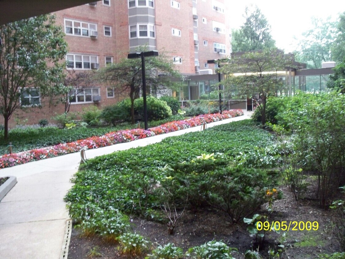 Primary Photo - 4960 N Marine Dr