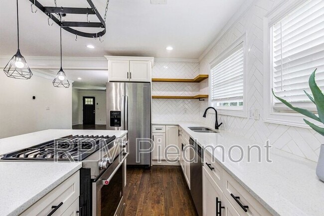 Building Photo - 1355 Westview Dr SW