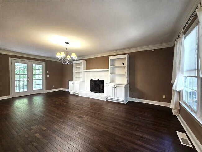 Foto del edificio - 1473 Mayfield Rd