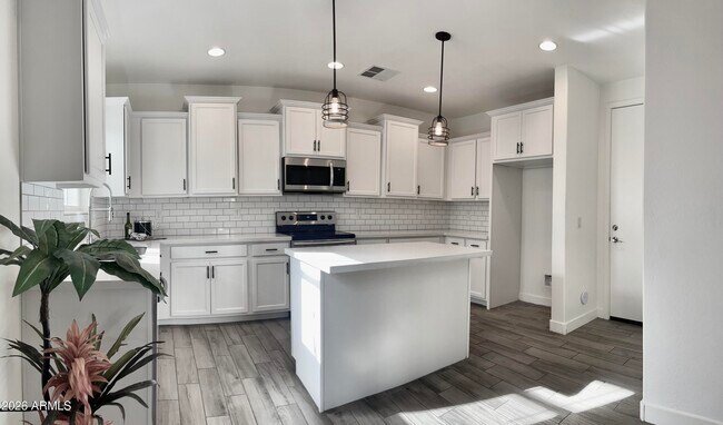 Foto del edificio - 5549 S Dillon