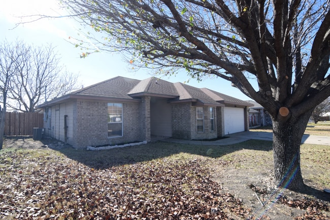 Building Photo - 3404 Warfield Dr