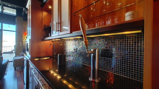 Building Photo - Plush 2 Bedroom 2 Bathroom Condo at Gold L...