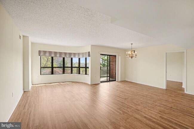 Foto del edificio - 100 Breyer Dr