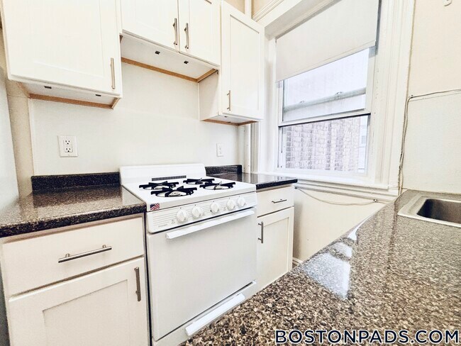Building Photo - 1185 Boylston St