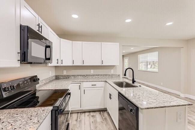 Foto del edificio - 4066 W 5010 S, Kearns, UT, 84118