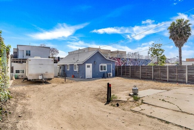Building Photo - 143 W San Ysidro Blvd