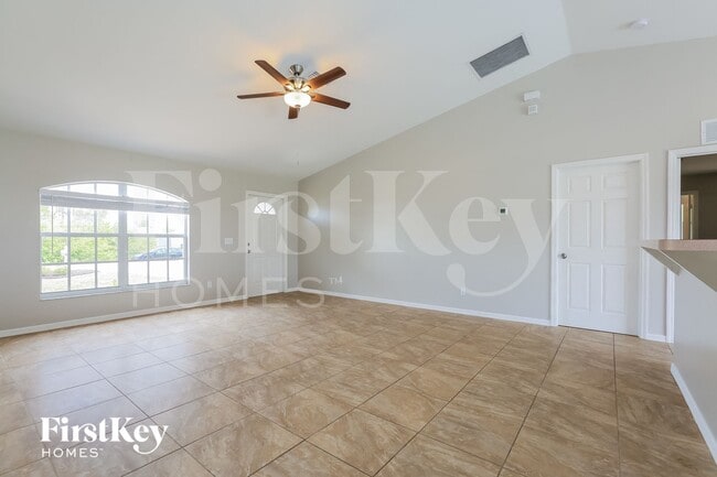 Building Photo - 215 Mossrosse St