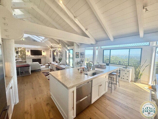 Foto del edificio - Tranquil & Sun Drenched 3BR|3BR in Heart o...