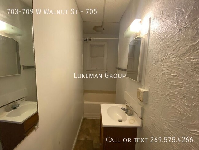 Foto del edificio - 705 W Walnut - 1/Bed 1/Bath Near WMU/K Col...