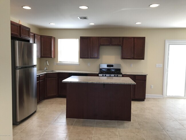 Building Photo - 97 Hickory Ln