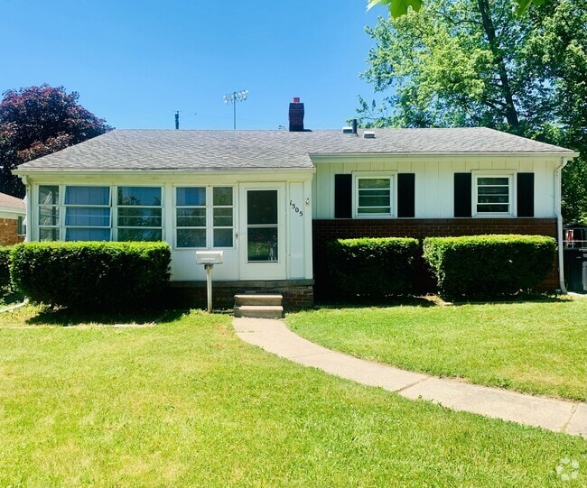 Building Photo - 1505 Wilderness Dr