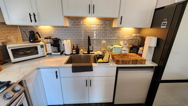 Cocina - 1021 Edith Blvd NE