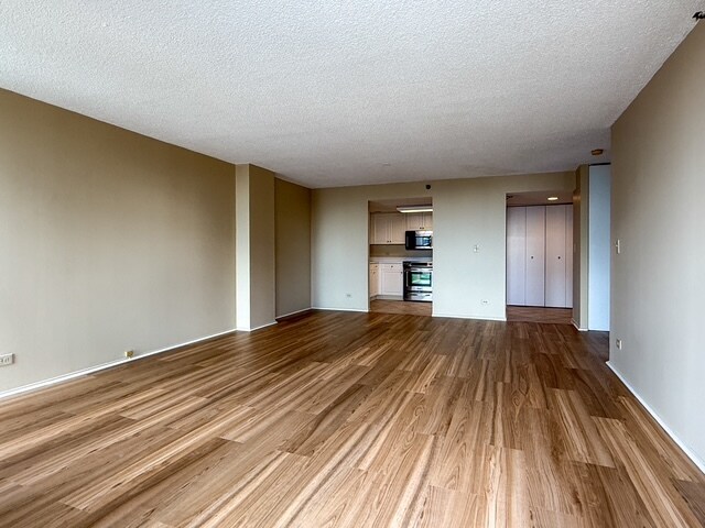Foto del edificio - 70 W Huron St