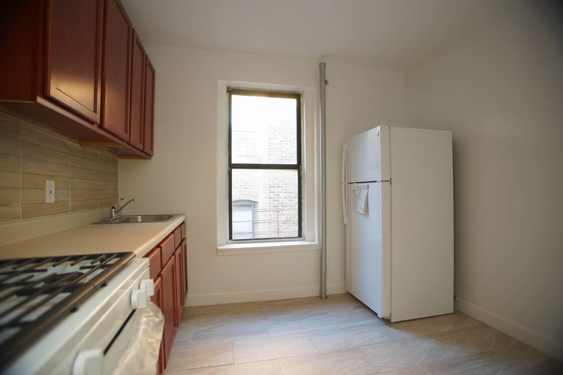 Primary Photo - 1686 Clay Ave