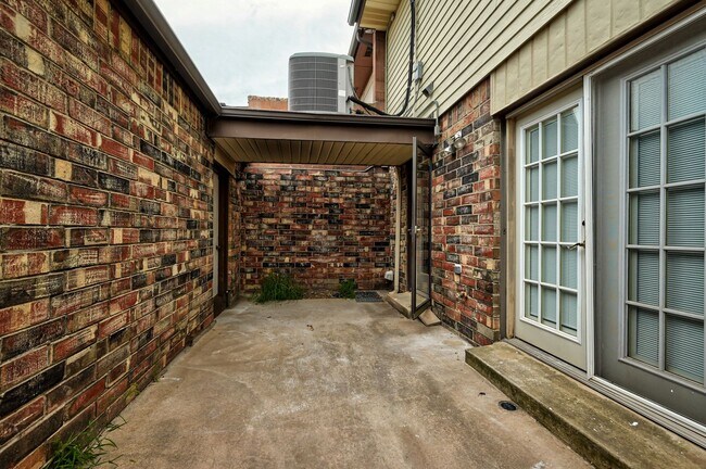 Foto del edificio - Cute 3 Bed 3 Bath by Penn Park OKC! ** $50...