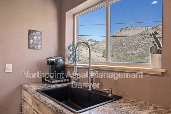 Building Photo - 4916 Lone Pine Dr