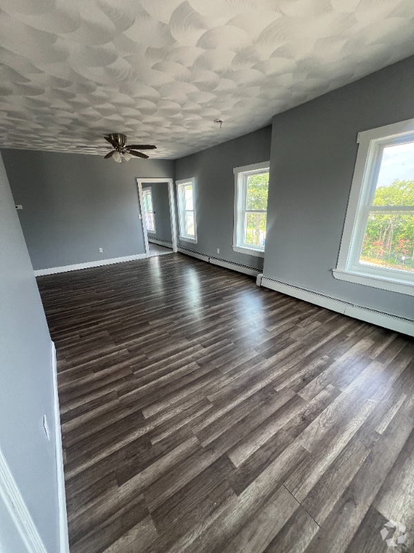Building Photo - 8 Humes St