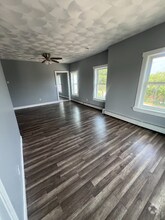 Building Photo - 8 Humes St