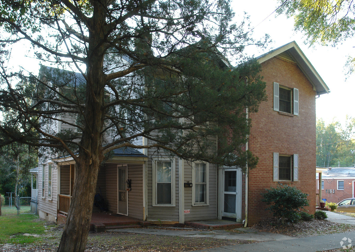 Building Photo - 904 Lancaster St