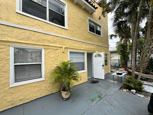 Building Photo - 256 Seminole Ave