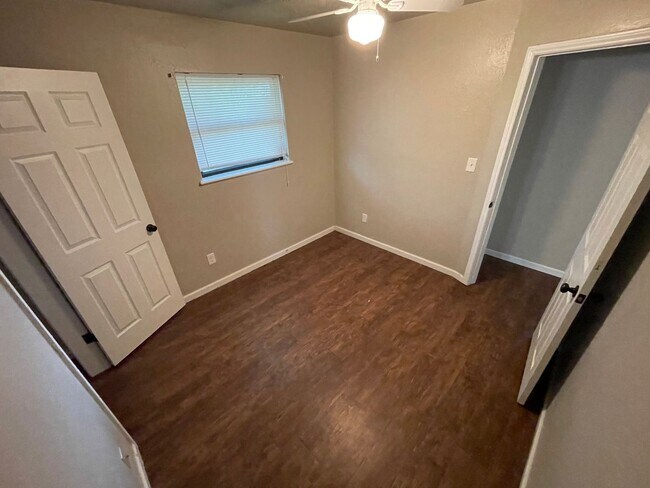 Building Photo - 3 br, 1.5 bath House - 3205 S Madole Blvd