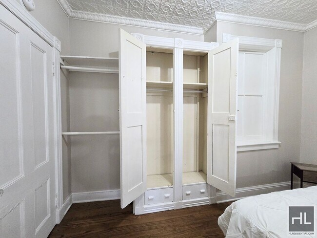 Building Photo - St James St furnished rental