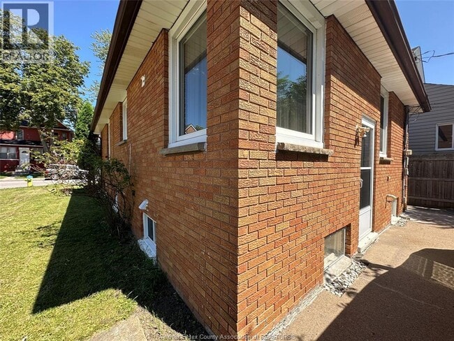 Photo du bâtiment - 849 Dougall Ave