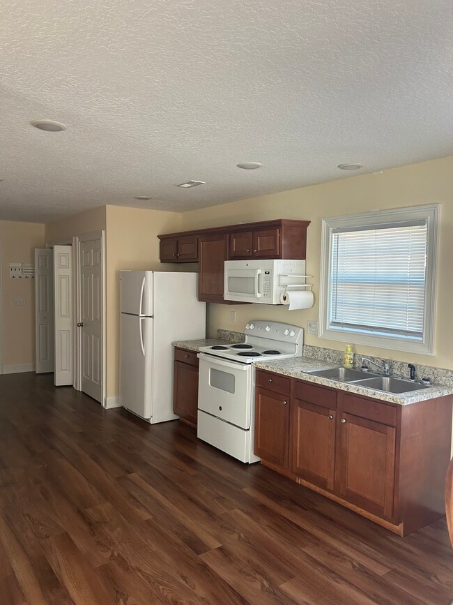 Foto del edificio - 7004 Oak Grove Rd