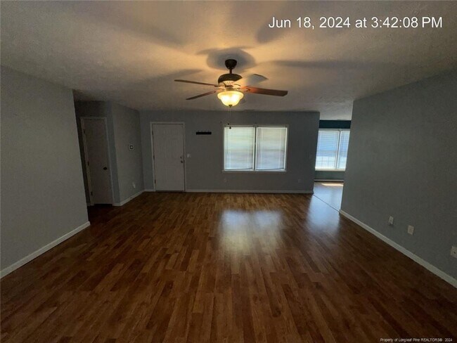 Foto del edificio - 123 Thornbird Dr