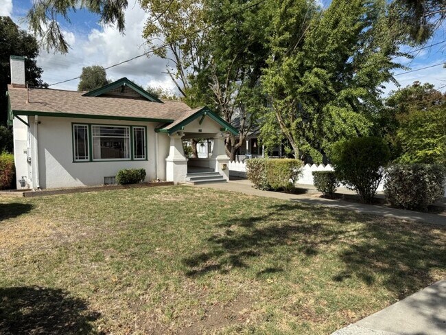 Foto del edificio - Rare 2 Bedroom Home Downtown Dixon *Star R...