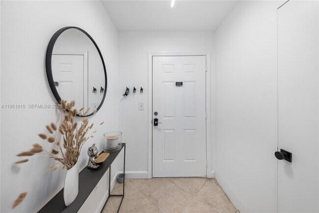 Foto del edificio - 9971 W Bay Harbor Dr