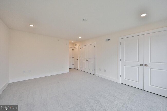 Building Photo - 978 N 8th St