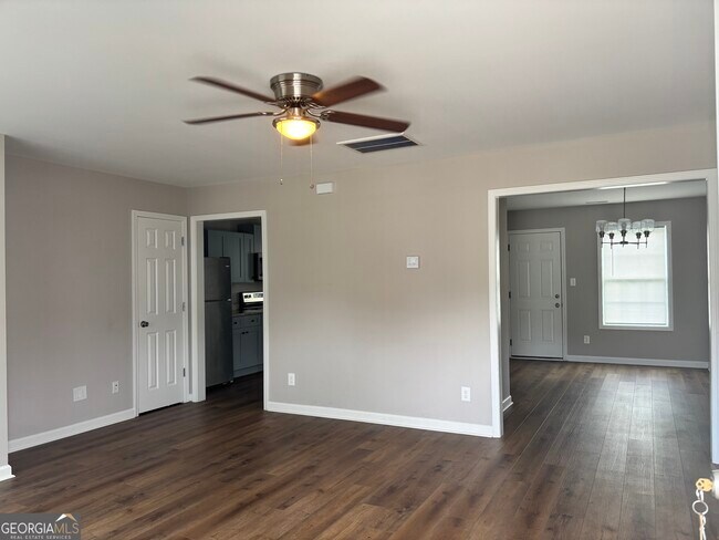 Foto del edificio - 245 New Prospect Rd