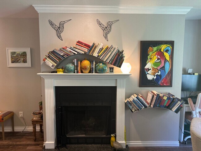 Foto del edificio - Quiet Kirkland Condo near Downtown Availab...