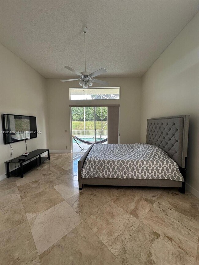 Foto del edificio - 19922 Dinner Key Dr