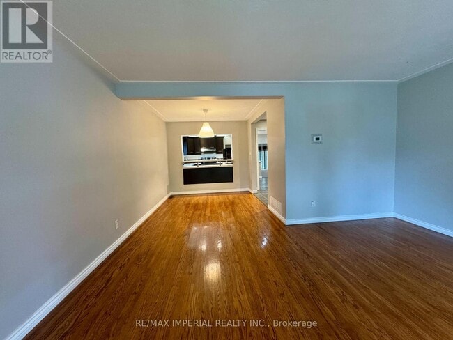 Building Photo - 30 Ivordale Crescent