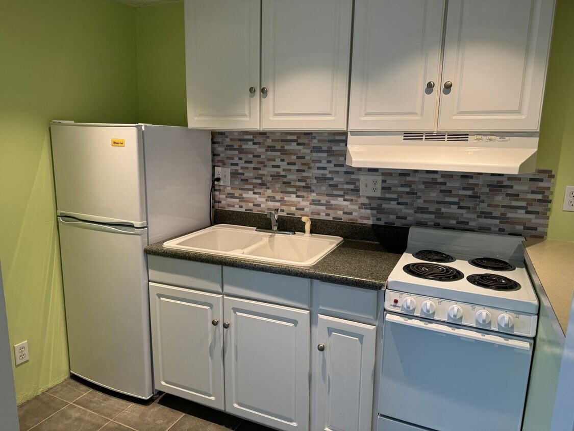 Foto principal - Studio with Full Bath, 1 assigned parking ...