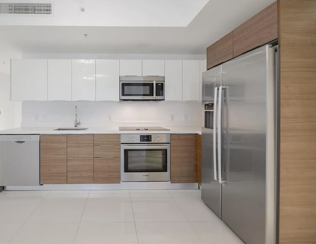 Building Photo - 1010 SW 2nd Ave