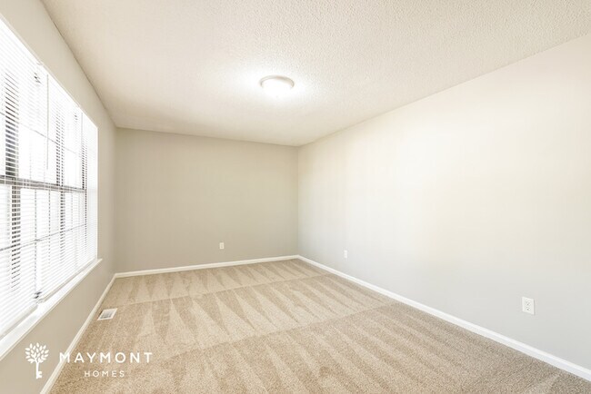 Foto del edificio - Beautiful 3-Bedroom Home with Large Yard