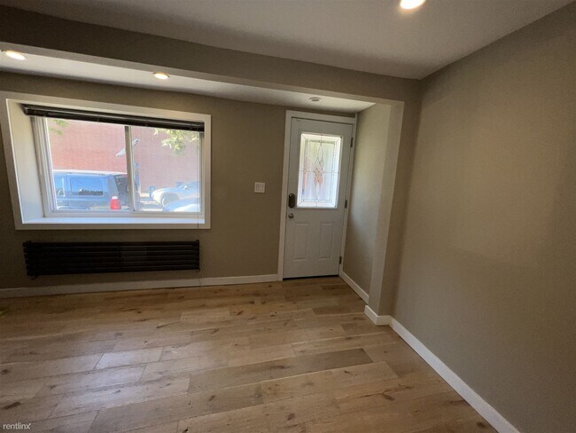 Building Photo - 2 br, 1 bath House - 448 East Thompson Street