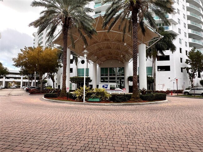 Building Photo - 7900 Harbor Island Dr