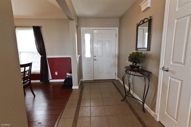 Building Photo - 111 Sumac Dr