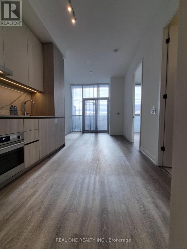 Photo du bâtiment - 8 Interchange Wy