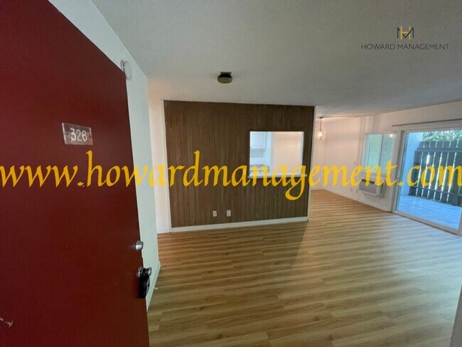 Foto del edificio - Bonus Den! Beautiful lower condo with large patio in Tara Hills, a resort style living complex!