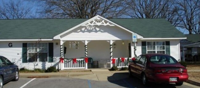 Building Photo - 1700 Florence Rd