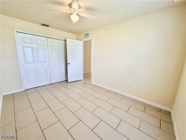 Foto del edificio - 1044 NE 8th Pl