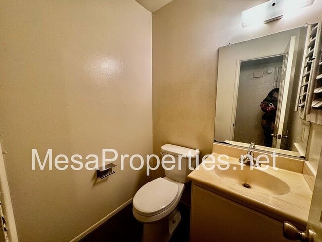 Building Photo - 810 Lancaster Dr