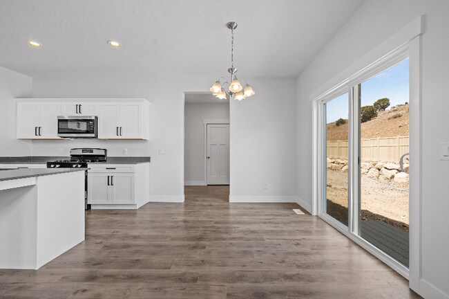 Building Photo - 1332 W Quailhill Rd