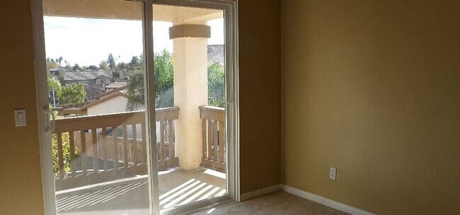 Foto del edificio - Lovely 5 Bed/3 Bath Home At Chapman Heights Community!